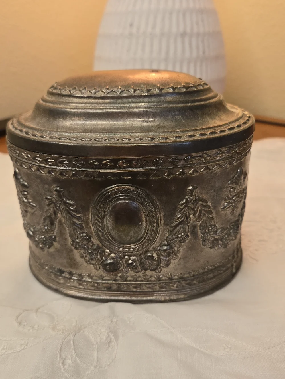 Antique-Style Decorative Trinket Box in Aged Silver Plated Oval Jewelry Box - Picture 10 of 10